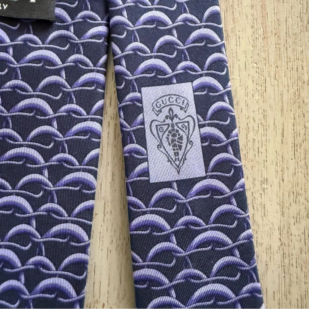 GUCCI Men’s Luxury 100% Silk Classic Tie Chain Print Purple & Navy Made In Italy